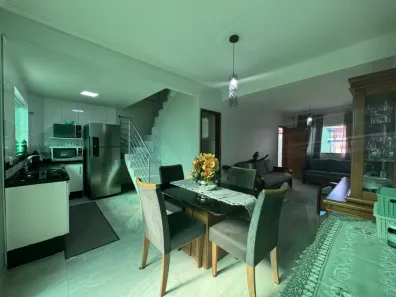 Sobrado com 3 Quartos à venda, 121m² no Fazendinha, Curitiba