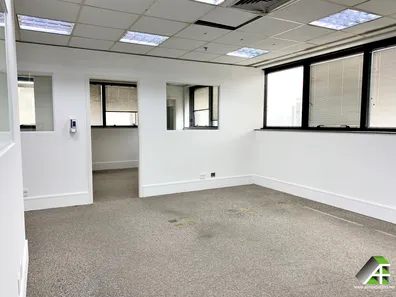 Sala Comercial com 1 Quarto para alugar, 110m² no Vila Olímpia, São Paulo