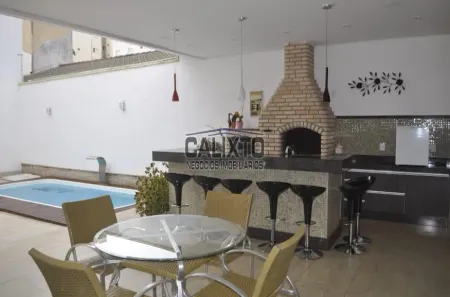Sobrado com 3 Quartos à venda, 235m² no Vigilato Pereira, Uberlândia
