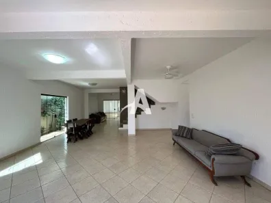 Casa com 3 Quartos para alugar, 320m² no Tubalina, Uberlândia