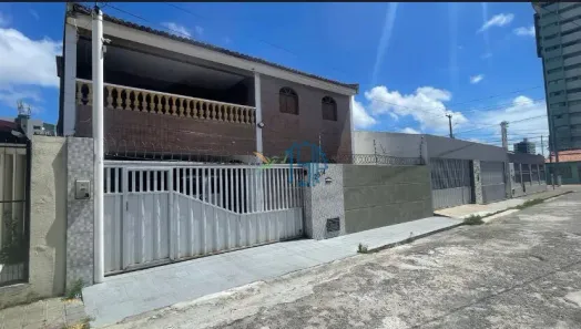 Casa com 6 Quartos à venda, 450m² no Lagoa Nova, Natal