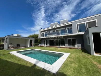 Casa de Condomínio com 4 Quartos para alugar, 431m² no Rio Tavares, Florianópolis