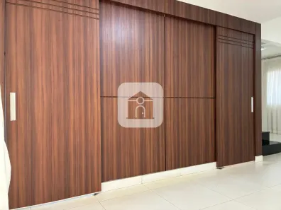Casa de Condomínio com 5 Quartos para alugar, 160m² no Morada da Colina, Uberlândia