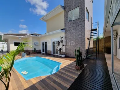 Casa com 4 Quartos para alugar, 242m² no Pedra Branca, Palhoça