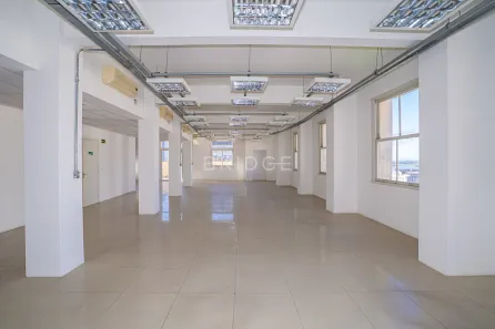 Sala Comercial para alugar, 684m² no Centro Histórico, Porto Alegre