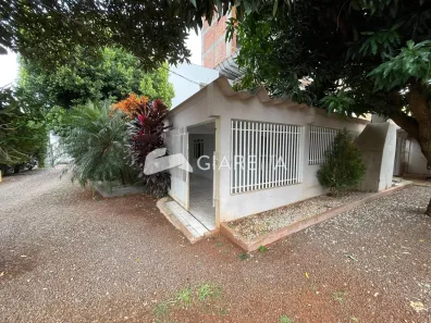 Casa com 2 Quartos para alugar, 40m² no Vila Industrial, Toledo