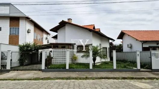 Casa com 3 Quartos à venda, 130m² no Carianos, Florianópolis