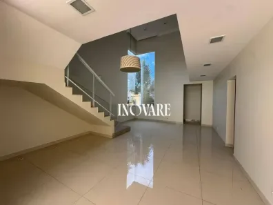 Casa de Condomínio com 3 Quartos para alugar, 240m² no Aclimação, Uberlândia