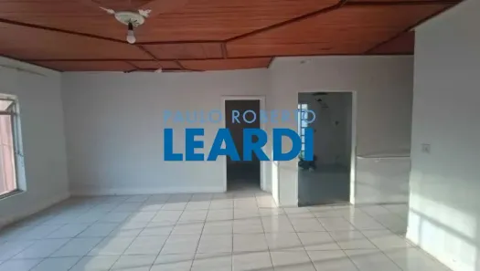 Casa com 3 Quartos para alugar, 246m² no Jardim Peri Peri, São Paulo