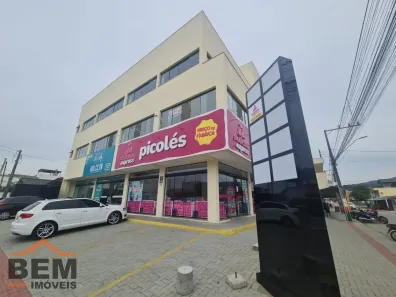 Sala Comercial para alugar, 270m² no Monte Alegre, Camboriú
