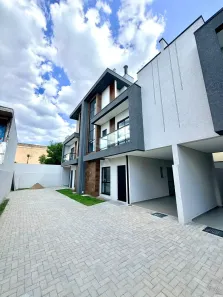 Sobrado com 3 Quartos à venda, 138m² no Novo Mundo, Curitiba