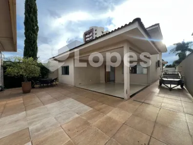 Casa com 3 Quartos à venda, 220m² no Jardim América, Goiânia