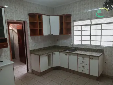 Casa com 3 Quartos para alugar, 160m² no Vila Teixeira, Campinas