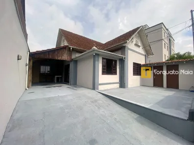 Casa com 3 Quartos para alugar, 135m² no Anita Garibaldi, Joinville