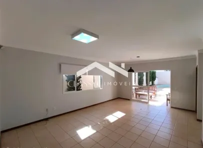 Casa com 3 Quartos para alugar, 132m² no Jardim Karaíba, Uberlândia
