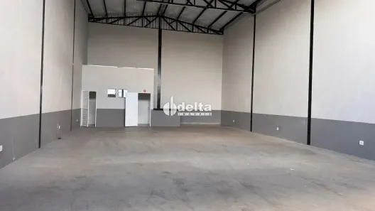Ponto Comercial para alugar, 199m² no Laranjeiras, Uberlândia