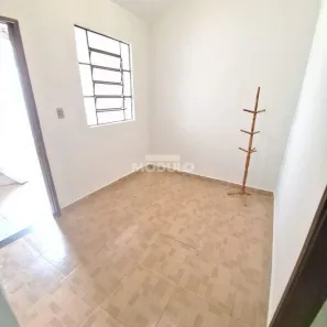 Casa com 3 Quartos para alugar, 100m² no Granada, Uberlândia