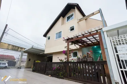 Sobrado com 4 Quartos à venda, 120m² no Uberaba, Curitiba