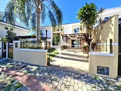 Casa com 3 Quartos para alugar, 150m² no Campeche, Florianópolis