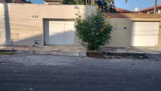 Sobrado com 3 Quartos à venda, 210m² no Sapiranga-Coité, Fortaleza