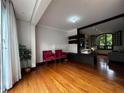 Casa de Condomínio com 3 Quartos para alugar, 320m² no Cristal, Porto Alegre