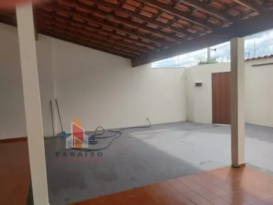 Casa com 3 Quartos à venda, 160m² no Jardim Patrícia, Uberlândia