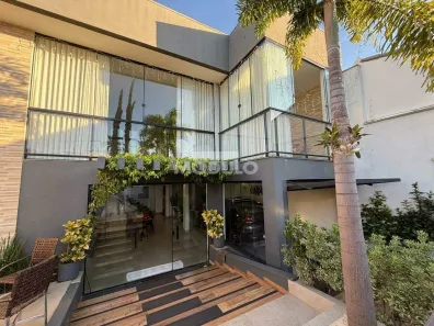 Casa com 4 Quartos para alugar, 370m² no Cidade Jardim, Uberlândia