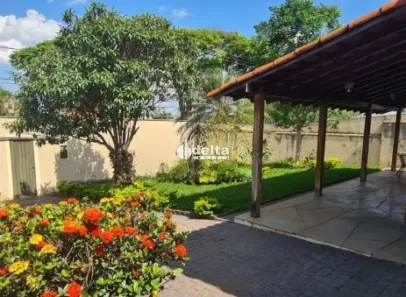 Casa com 3 Quartos à venda, 250m² no Cidade Jardim, Uberlândia