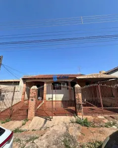 Casa com 3 Quartos à venda, 131m² no Conjunto Parigot de Souza 1, Londrina