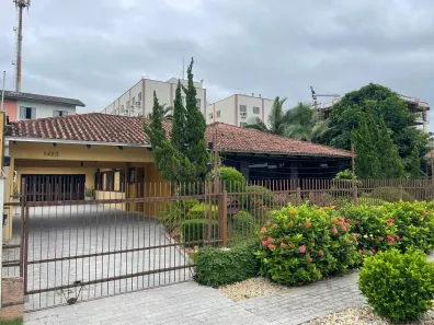 Casa com 4 Quartos à venda, 300m² no Santo Antônio, Joinville