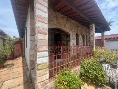 Casa com 5 Quartos à venda, 340m² no Coqueiros, Belo Horizonte