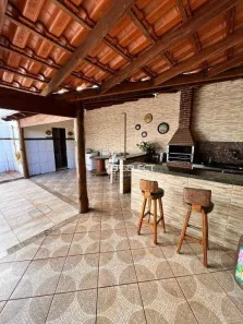 Casa com 3 Quartos à venda, 220m² no Novo Mundo, Uberlândia