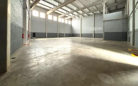 Galpão/Depósito/Armazém para alugar, 734m² no Parque Emília, Sumaré