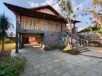 Casa com 4 Quartos à venda, 377m² no Camargos, Belo Horizonte