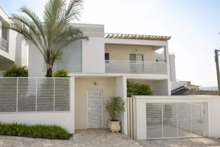 Casa com 3 Quartos para alugar, 426m² no Centro, Pouso Alegre