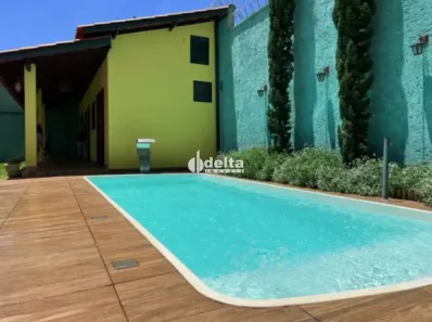 Casa com 3 Quartos à venda, 130m² no Novo Mundo, Uberlândia