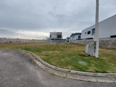 à venda, 307m² no Jardim Jacinto, Jacareí