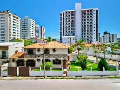Casa com 3 Quartos à venda, 208m² no Barreiros, São José