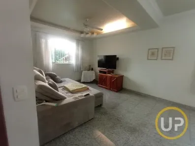 Casa com 4 Quartos para alugar, 216m² no São Luiz, Belo Horizonte