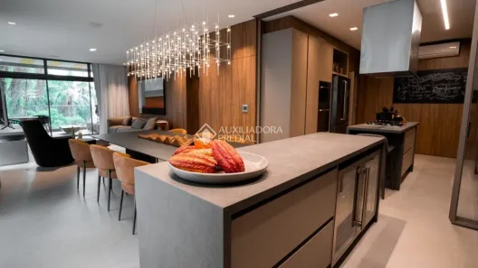 Apartamento com 3 Quartos à venda, 202m² no Cabral, Curitiba