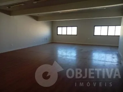 Sala Comercial para alugar, 200m² no Nossa Senhora Aparecida, Uberlândia