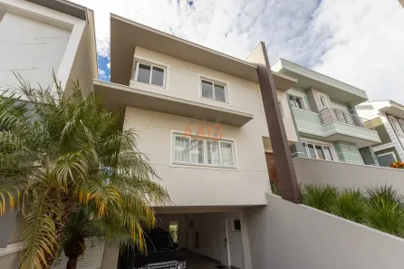 Casa de Condomínio com 3 Quartos à venda, 353m² no Santa Quitéria, Curitiba