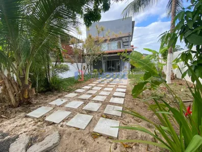 Casa com 3 Quartos à venda, 300m² no Olivença, Ilhéus
