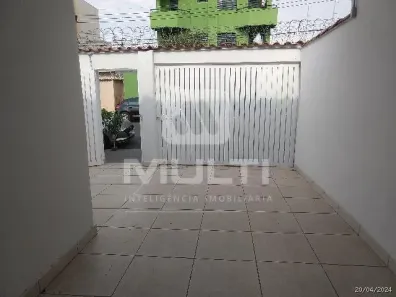Casa com 3 Quartos para alugar, 100m² no Santa Mônica, Uberlândia