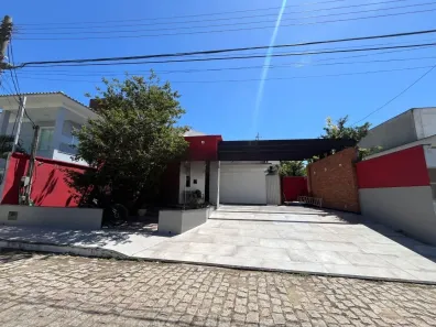 Casa de Condomínio com 3 Quartos à venda, 180m² no Parque Pecuária, Campos dos Goytacazes
