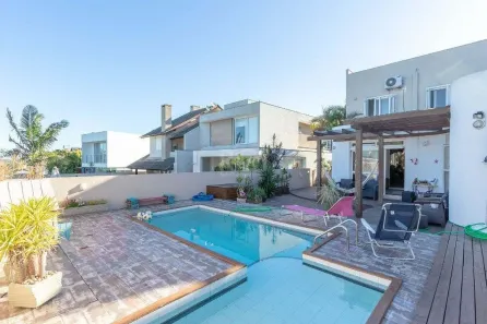 Casa com 4 Quartos à venda, 300m² no Hípica, Porto Alegre