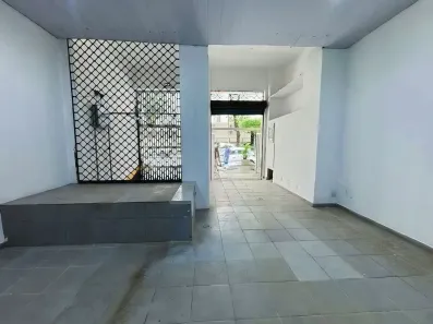 Ponto Comercial para alugar, 110m² no Leme, Rio de Janeiro