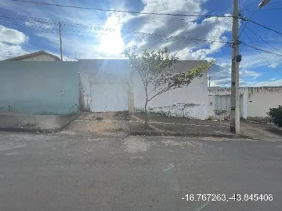 Casa com 2 Quartos à venda, 201m² no Santo Inácio, Montes Claros