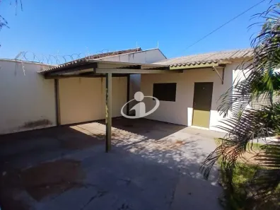 Casa com 3 Quartos para alugar, 80m² no Alto Umuarama, Uberlândia