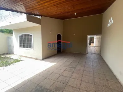 Sobrado com 4 Quartos à venda, 234m² no Cidade Jardim, Jacareí